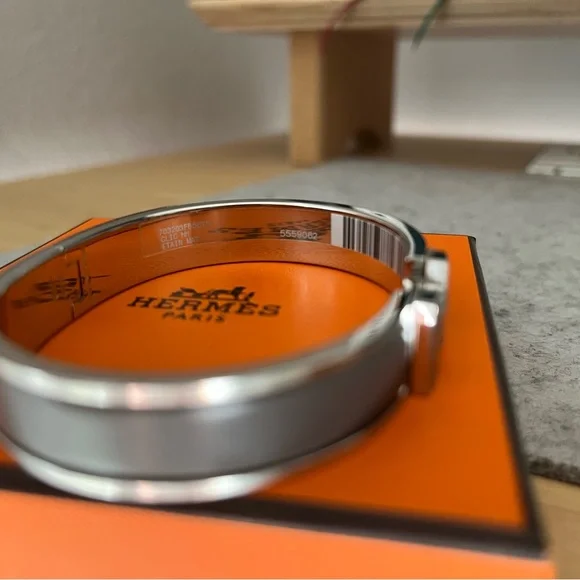 Hermès Clic HH Men’s Bracelet in Gris Étain Mat - Picture 5 of 14
